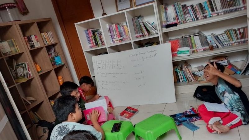 Kelurahan Meruya Utara Dorong Revitalisasi Perpustakaan di RB Tiga Siku