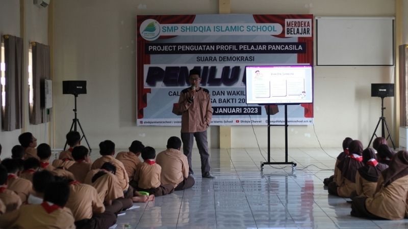 SMP Shidqia dan Rambukota Perkenalkan Fungsi Jurnalistik Sejak Dini