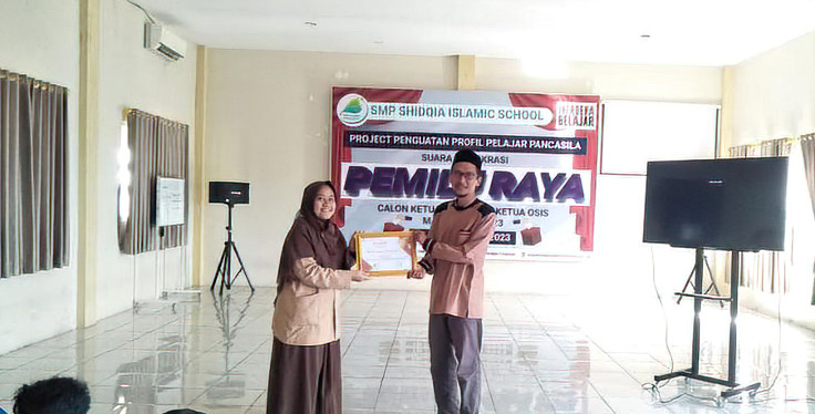 SMP Shidqia dan Rambukota Perkenalkan Fungsi Jurnalistik Sejak Dini