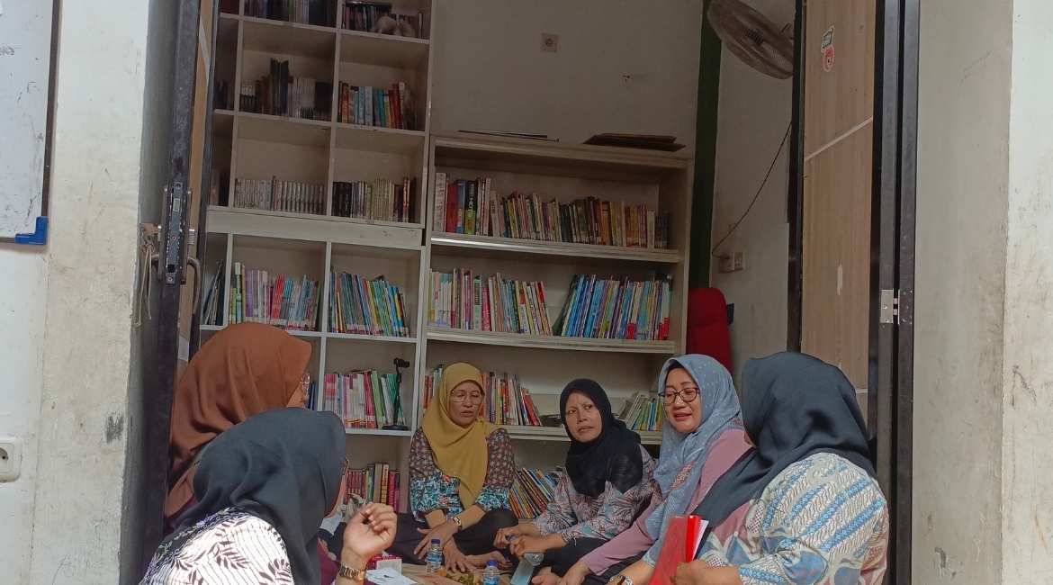 PKK Meruya Utara Gelar Pelatihan Kreativitas dan Keterampilan Ibu-Ibu